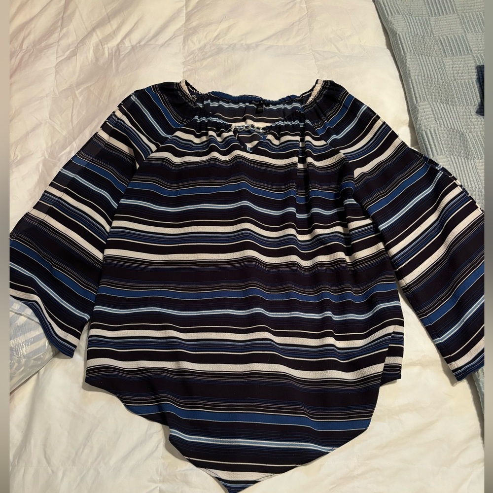 BELL SLEEVE BLOUSE light weight material